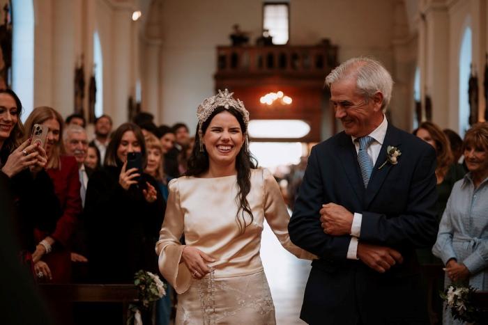 la novia entra a la iglesia