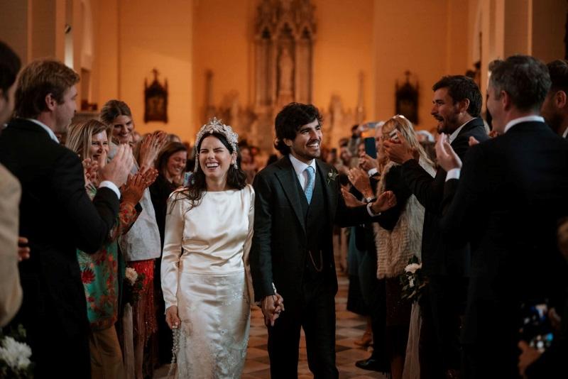 los novios en la iglesia